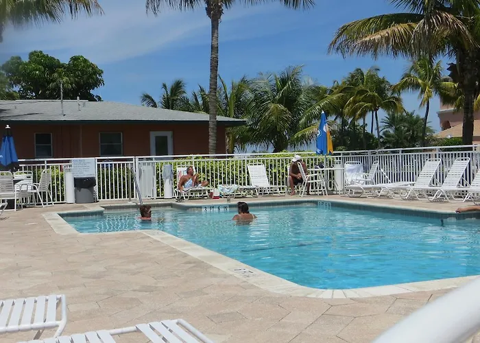 Fort Myers Beach Hotels with Tennis Court
